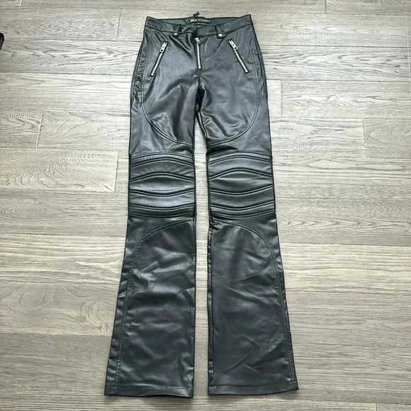 ✨🆕Zara🆕✨ | Black faux  leather zippered moto lined pants with padded knees - Picture 4 of 16